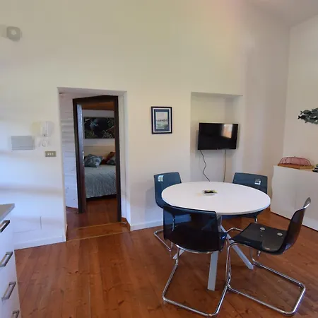 Duca House Small *